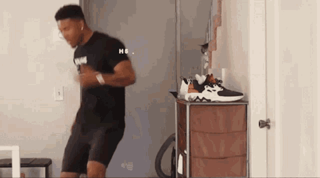 dancing-streamer.gif