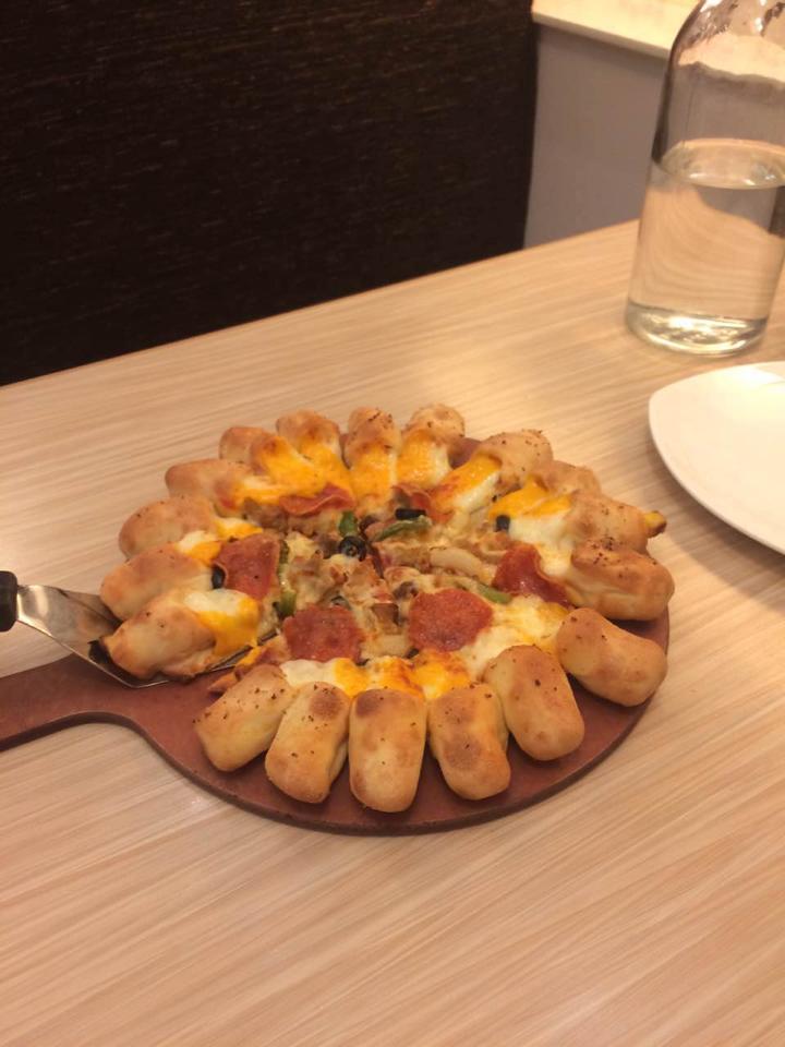 pizzahutt.jpg