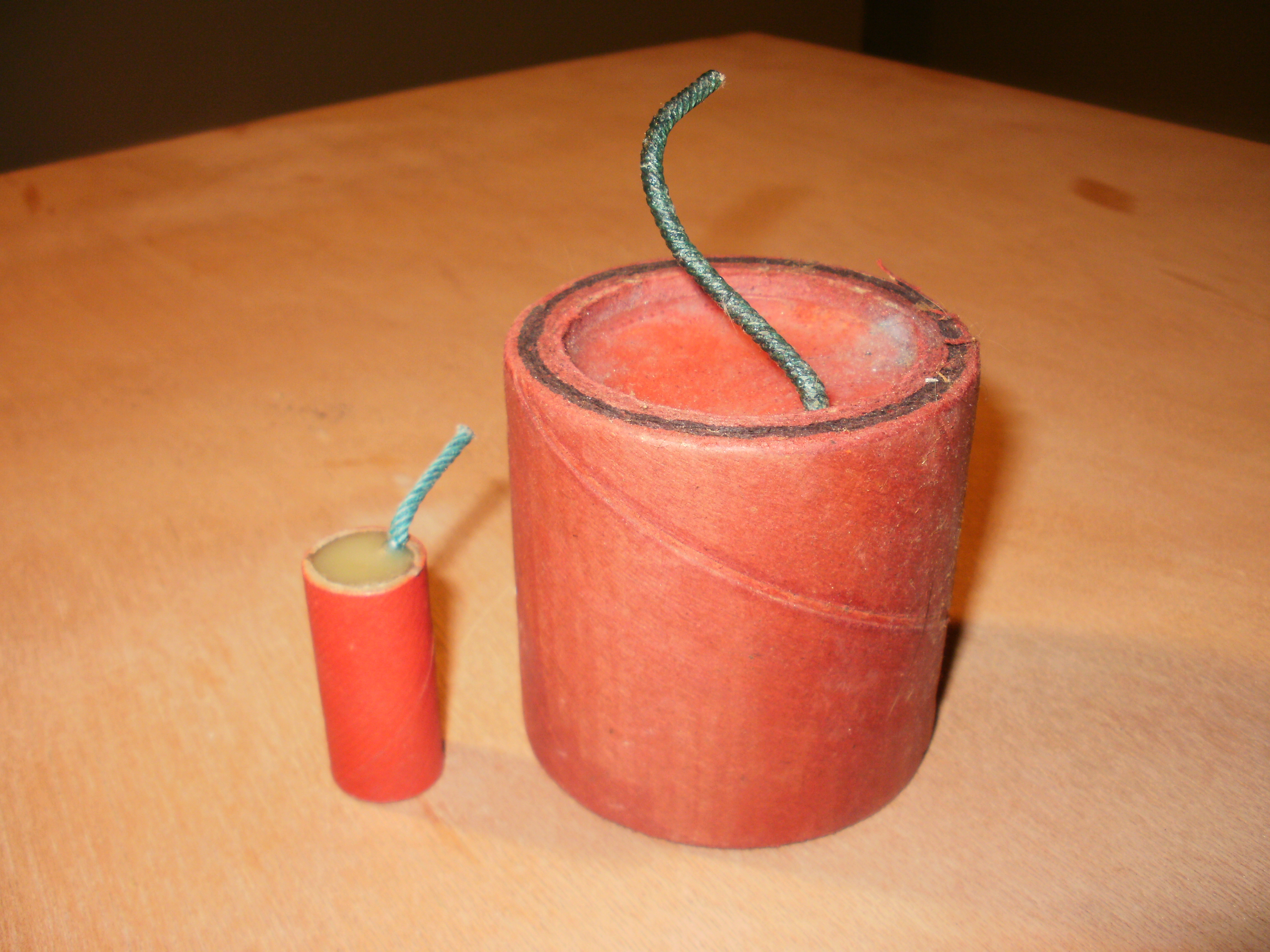 Quart_Stick_explosive,_next_to_smaller_M-80.JPG