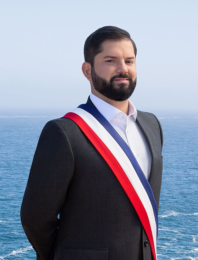 Retrato_Oficial_Presidente_Boric_Font.jpg