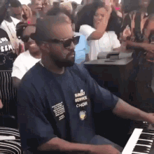 sunday-service-piano.gif
