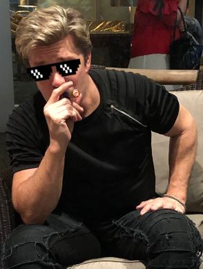 VicCigar2.png