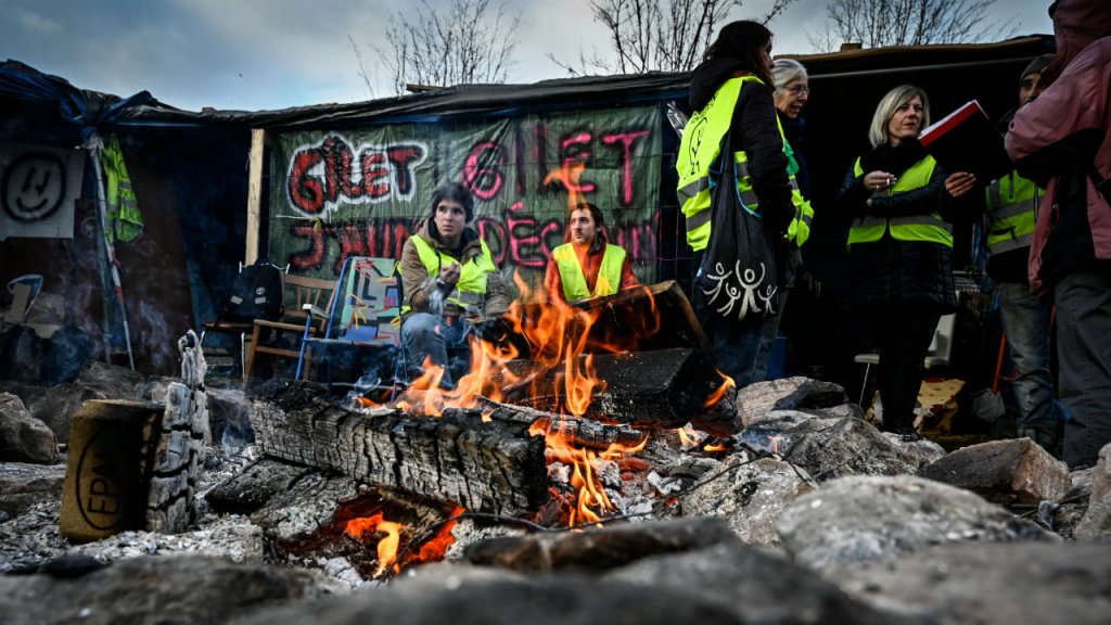 yellow_vest_-_m.jpg