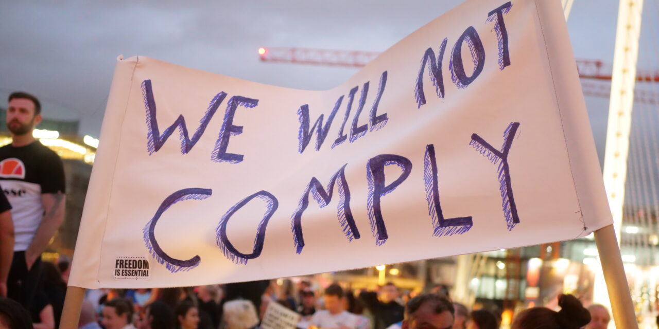 “WE WON’T COMPLY”: Thousands protest vaccine passes in Dublin