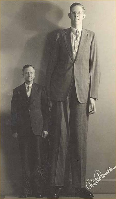 Robert_Wadlow_and_his_father.jpg