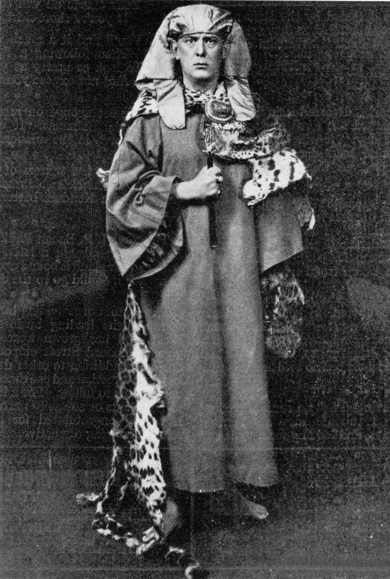 Aleister_Crowley%2C_Golden_Dawn.jpg