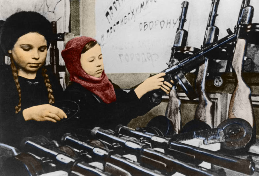 young-girls-with-guns.jpg